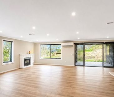 Spacious Family Living with Room for Everyone - Photo 3