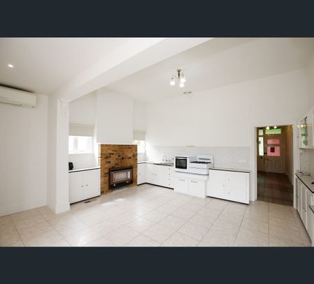 21 Boronia Street, Canterbury, Vic 3126 - Photo 2