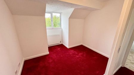 4 bedroom detached house to rent - Photo 3