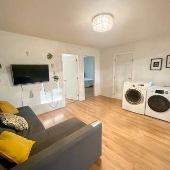 Bright and Spacious 2 Bedroom - Photo 4