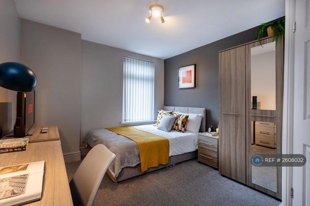 1 bedroom in a house share to rent - Photo 1