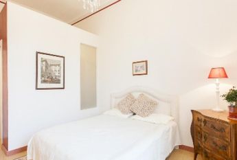 Center-Historic Jewish Quarter: Elegant apartment situated in beautiful Palazzo Nobiliare. Entrance, spacious living with original wood frescoed ceilings, large modern dining and kitchen, 4 bedrooms, 4 Baths, small terrace. #1527