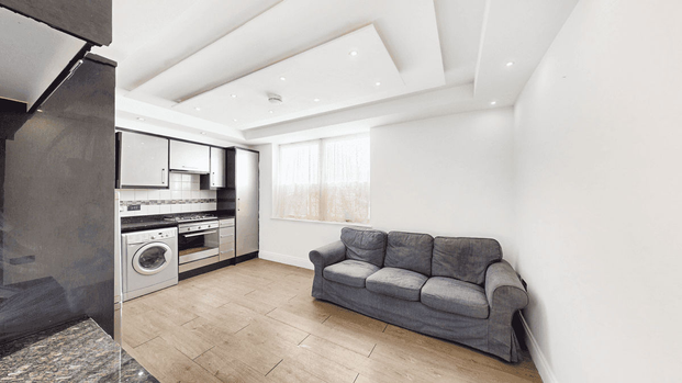 St. Johns Road, Isleworth, TW7 - Photo 1