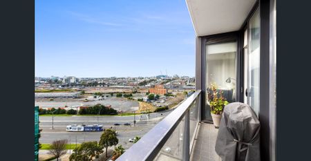 Immaculately presented one bedroom with light and bright northerly views - Photo 5