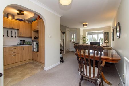 2 bedroom end of terrace house to rent - Photo 2