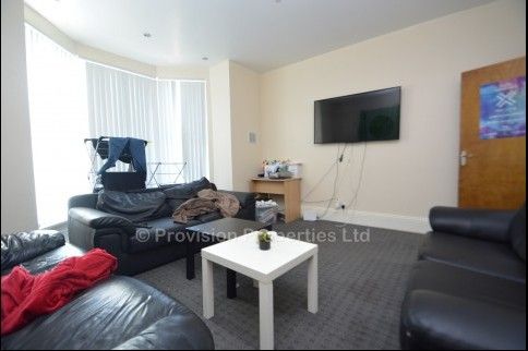 6 Bed Student Properties in Hyde Park - Photo 1