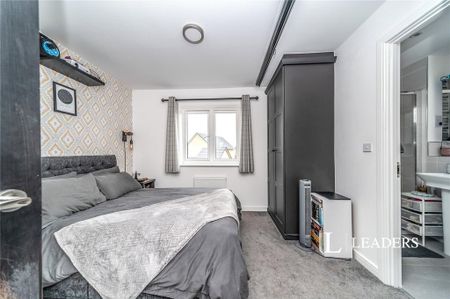 3 bedroom semi-detached house to rent - Photo 2