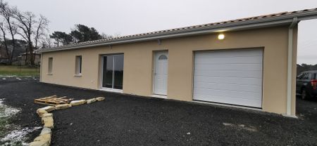 LOCATION MAISON NEUVE TROIS CHAMBRES, TERRAIN, GARAGE - Photo 5