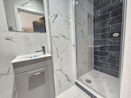 3 bedroom ground floor maisonette to rent - Photo 2