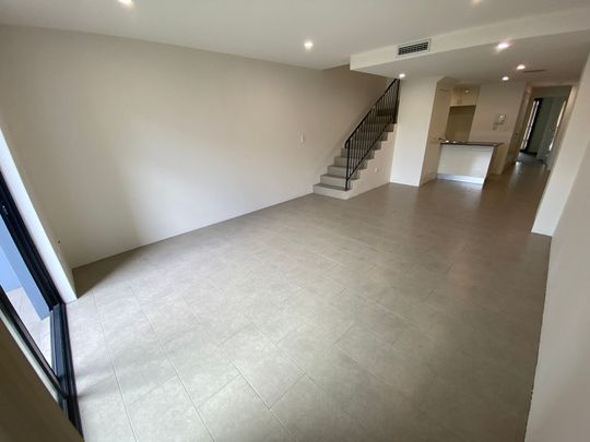 LARGE SPLIT LEVEL APARTMENT - Quality Built Building - Photo 1