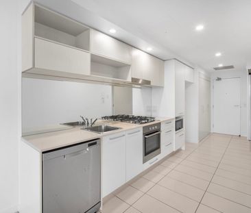 Luxury Living Just Steps away from the Broadwater - Photo 5