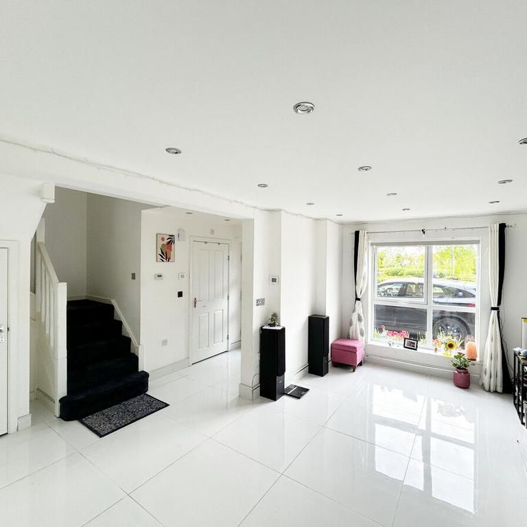 4 bedroom terraced house to rent - Photo 1