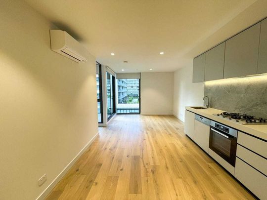 Luxury 2-Bedroom Apartment in the Prestigious Elm Building! - Photo 1