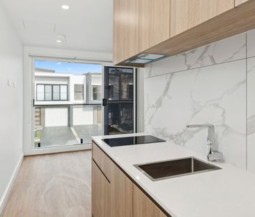 Two-Bedroom Townhouse PLUS Fully Self-Contained One-Bedroom Studio - Photo 3