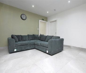 6 bedroom semi-detached house to rent - Photo 1