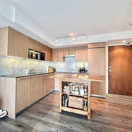 1 Bedroom, 1 Bathroom - Queens Wharf Condos - Photo 3