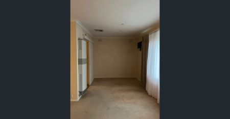 Family home with large backyard on 3 month lease - Photo 4