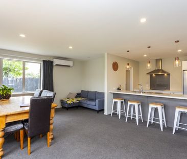 Spacious and private family home! - Photo 1