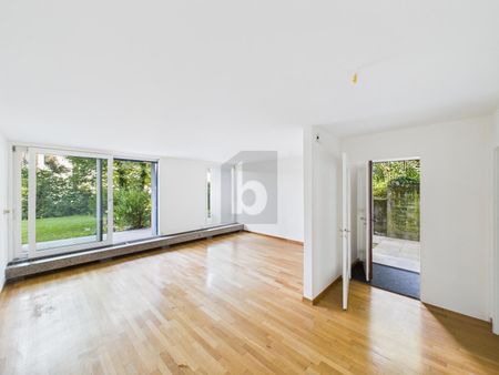 LIGHT WITH NEW KITCHEN AND PRIVATE GARDEN SEATING AREA - Photo 2