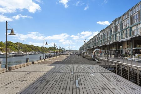 Sublime 2-Bed Harbourside Haven In Coveted Finger Wharf - Photo 3