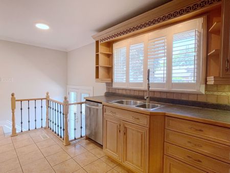 For Lease - 88 Foxbar Road, Burlington, Ontario - Photo 2