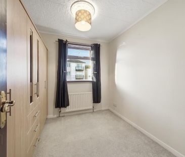 4 Carrickfern Gardens, Greenisland, Carrickfergus, BT38 8TA - Photo 3