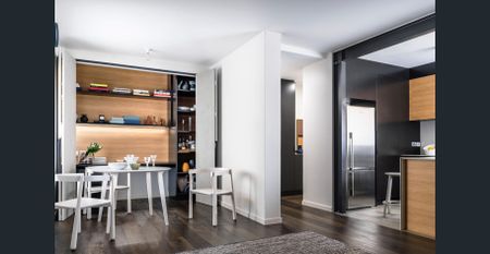 Executive Apartment in Ultra Convenient Location! - Photo 2