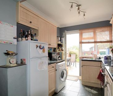 2 bedroom end of terrace house to rent - Photo 6