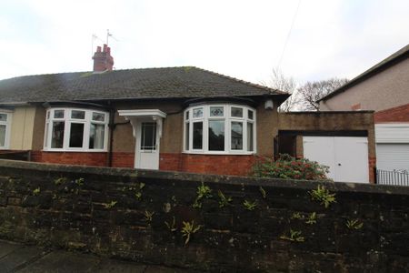 3 bedroom semi-detached bungalow to rent - Photo 4