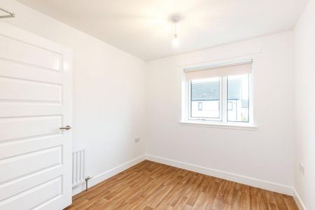 4 bedroom detached house to rent - Photo 3