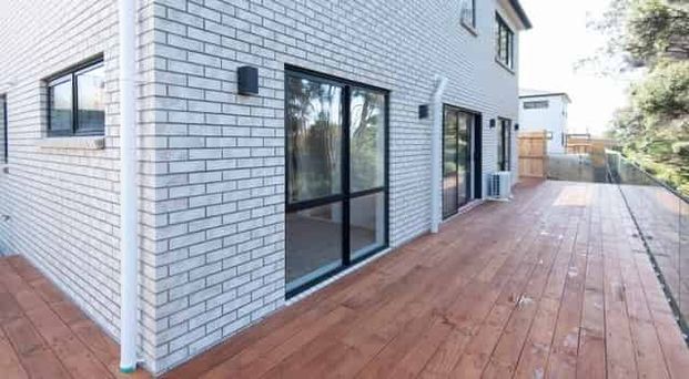 Fantastic huge house in Swanson!! - Photo 1