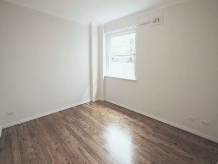 Well located 2 bedroom unfurnished unit - Photo 2