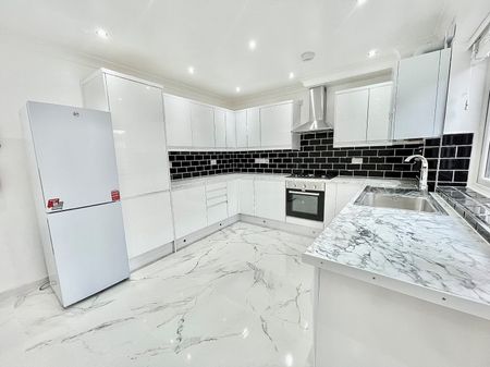Radlix Road, Leyton E10, London - Photo 2