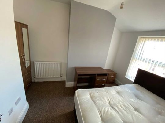 Highfield Road, Salford - Photo 1