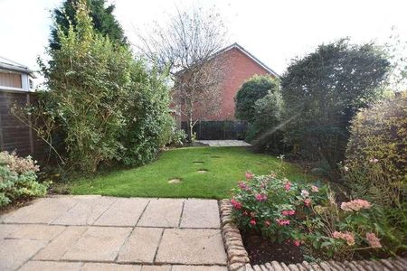 St Simons Close, Sutton Coldfield, B75 - Photo 2