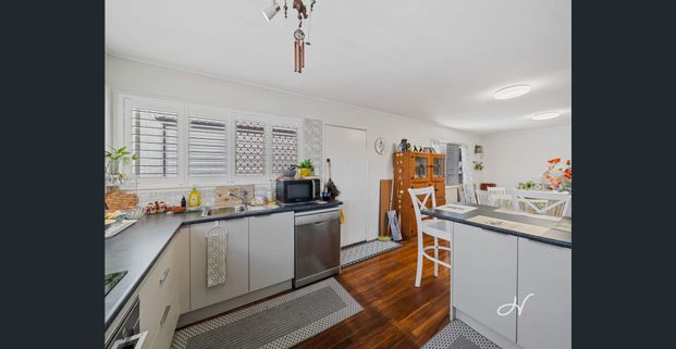 SPACIOUS HIGH-SET HOME WITH DUAL LIVING POTENTIAL & SOLAR SAVINGS - Photo 1