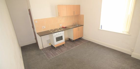 To Let 1 Bed Ground Floor Flat - Photo 2