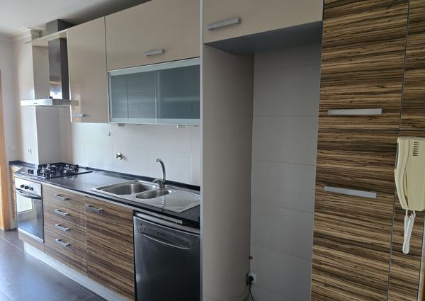 Apartamento T3 situado nas Barrocas em Aveiro.