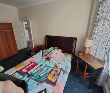 Room in a Shared House, Sedgeford Road, W12 - Photo 4