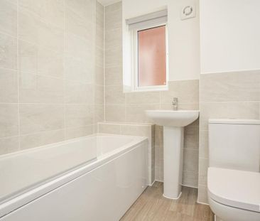 3 bedroom semi-detached house to rent - Photo 3