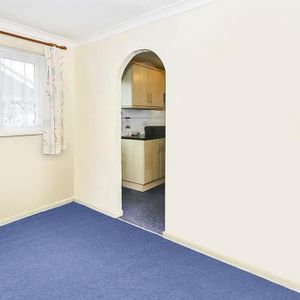 2 bedroom semi-detached bungalow to rent - Photo 2