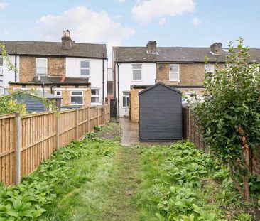 2 bedroom end of terrace house to rent - Photo 4