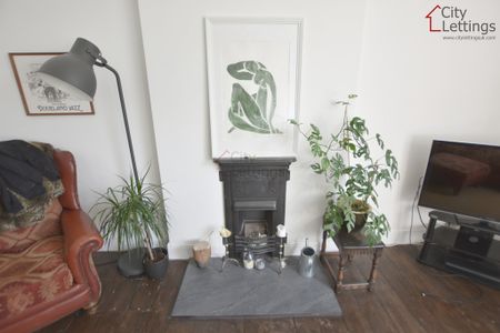 2 Bedroom Flat - Photo 3
