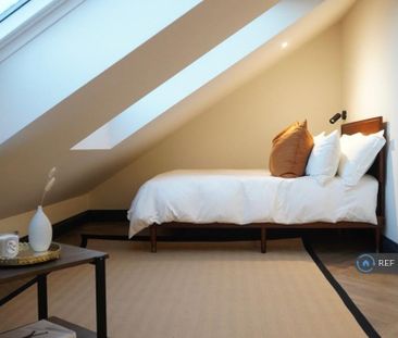 1 bedroom in a flat share to rent - Photo 4