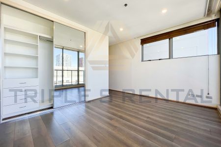 DELUXE DUPLEX TWO BEDROOM APARTMENT !!! AVAILABLE NOW! TO BE THE FIRST INSPECT! - Photo 5