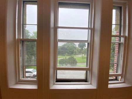 27 Queen Square North Suite 5 - Photo 4