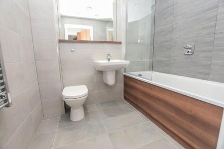 2 bedroom flat to rent - Photo 4