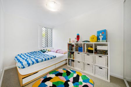 A Semi-Sized Parkside Apartment in Paddington Gardens - Photo 4