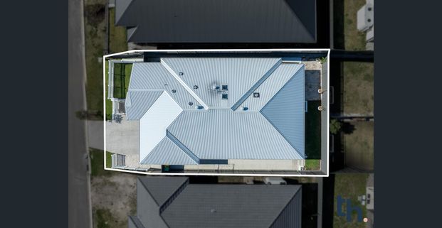 Hamptons-Inspired, Near-New Family Home - Photo 1