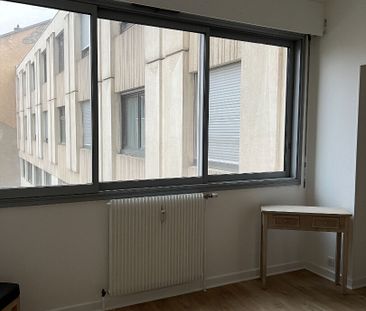 Location Appartement 1 pièce 40m² - Photo 2